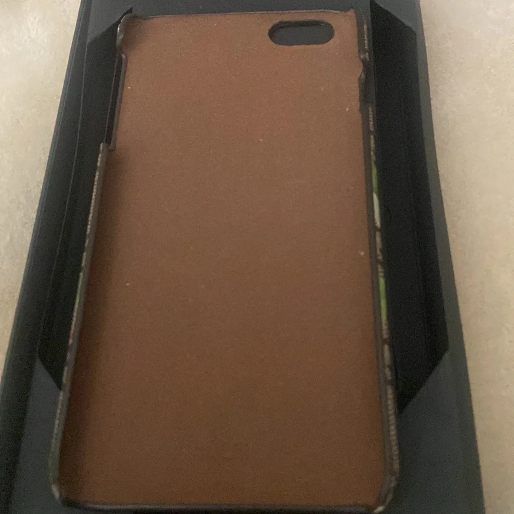 Gucci IPhone 8 Plus - Picture 4 of 6